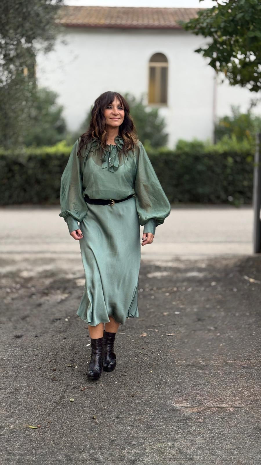 Gonna in raso disponibile in tre colori